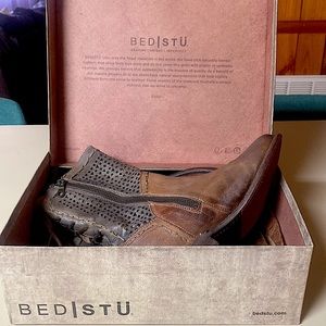 LIKE NEW, with box , size 8.5, only worn a few times